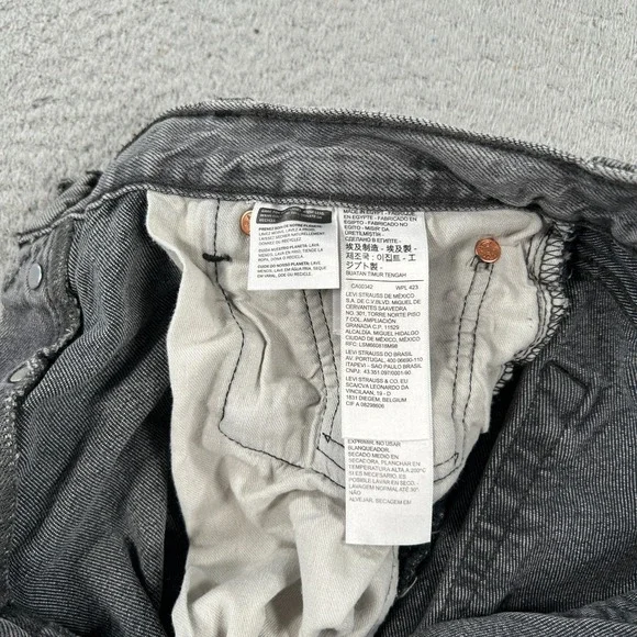 Levi's 501 '93 Jeans Men's 30x28 Gray Denim Straight Faded Distressed Button Fly - Picture 3 of 12